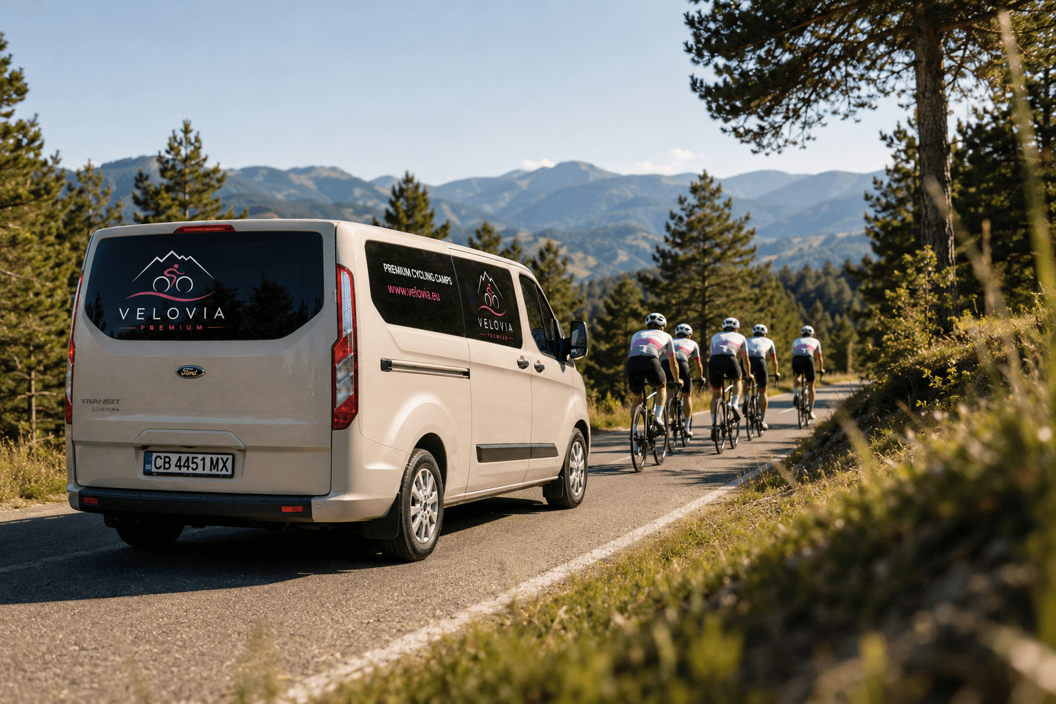 The VELOVIA support van behind the group